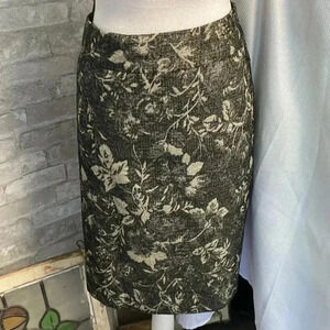 Woman’s Ann Taylor floral lined ladies skirt